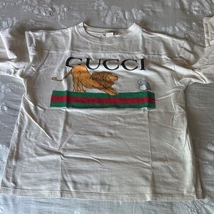 Gucci White Kids Tee with Gold Lion and Green-Red Stripe